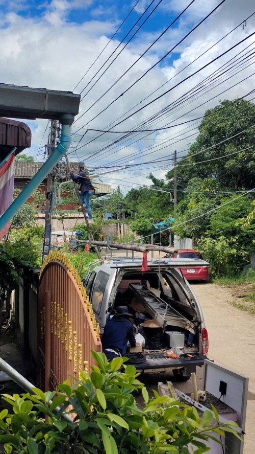 เจ้าหน้าที่กองยุทธศาสตร์และงบประมาณ ดำเนินการตามคำร้องขอซ่อมแซมเคเบิ้ลทีวี เพื่อการศึกษาเทศบาลนครแม่สอด ในวันที่ 7 สิงหาคม 2567