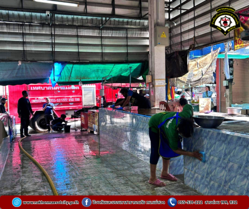 ดับเพลิงนครแม่สอด ร่วมกองสาธารณสุขและสิ่งแวดล้อม ออกดำเนินการฉีดล้างทำความสะอาดตลาดสดในเขตเทศบาลนครแม่สอด