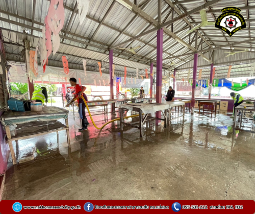 ดับเพลิงนครแม่สอด ร่วมกองสาธารณสุขและสิ่งแวดล้อม ออกดำเนินการฉีดล้างทำความสะอาดตลาดสดในเขตเทศบาลนครแม่สอด