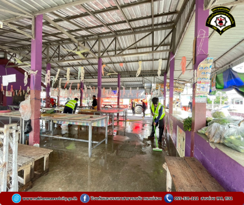 ดับเพลิงนครแม่สอด ร่วมกองสาธารณสุขและสิ่งแวดล้อม ออกดำเนินการฉีดล้างทำความสะอาดตลาดสดในเขตเทศบาลนครแม่สอด