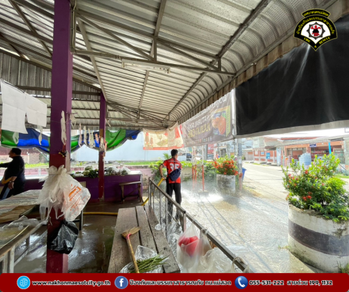 ดับเพลิงนครแม่สอด ร่วมกองสาธารณสุขและสิ่งแวดล้อม ออกดำเนินการฉีดล้างทำความสะอาดตลาดสดในเขตเทศบาลนครแม่สอด