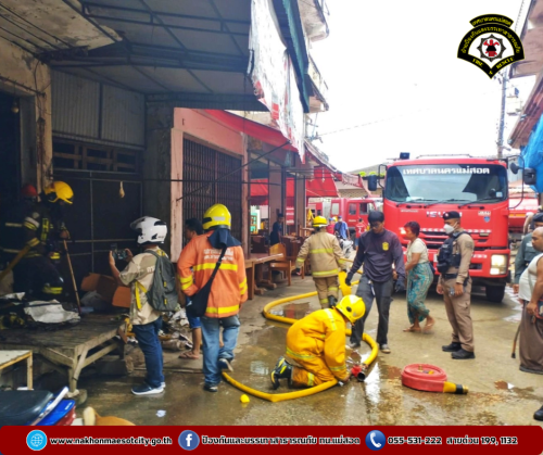 ดับเพลิงนครแม่สอด ออกระงับเหตุเพลิงไหม้ร้านเฟอร์นิเจอร์ไม้ บริเวณใกล้เคียงร้านกระเพาะปลาริมเมย