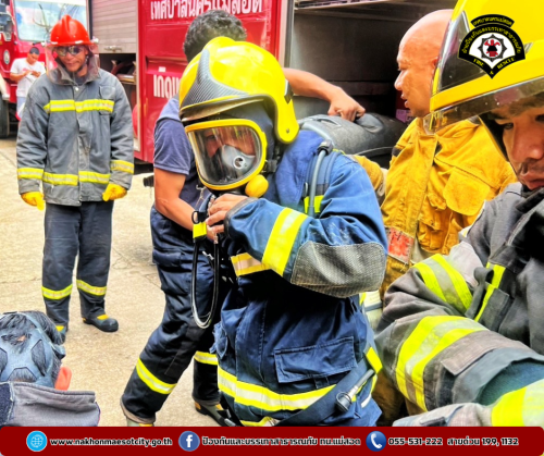 ดับเพลิงนครแม่สอด ออกระงับเหตุเพลิงไหม้ร้านเฟอร์นิเจอร์ไม้ บริเวณใกล้เคียงร้านกระเพาะปลาริมเมย