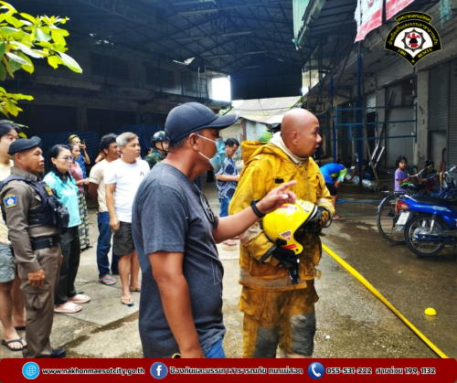 ดับเพลิงนครแม่สอด ออกระงับเหตุเพลิงไหม้ร้านเฟอร์นิเจอร์ไม้ บริเวณใกล้เคียงร้านกระเพาะปลาริมเมย