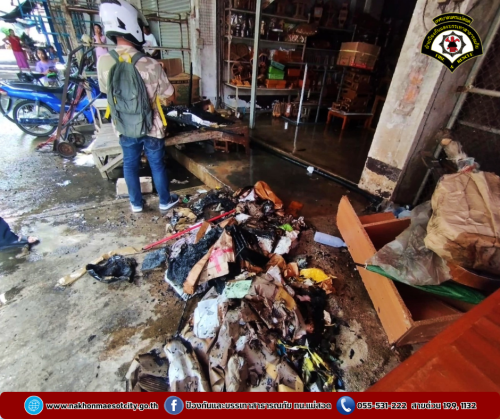 ดับเพลิงนครแม่สอด ออกระงับเหตุเพลิงไหม้ร้านเฟอร์นิเจอร์ไม้ บริเวณใกล้เคียงร้านกระเพาะปลาริมเมย