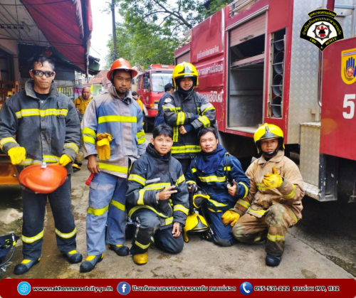 ดับเพลิงนครแม่สอด ออกระงับเหตุเพลิงไหม้ร้านเฟอร์นิเจอร์ไม้ บริเวณใกล้เคียงร้านกระเพาะปลาริมเมย