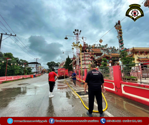 ดับเพลิงนครแม่สอด ดำเนินการฉีดล้างทำความสะอาด บริเวณแม่สอดมูลนิธิสามัคคีการกุศล