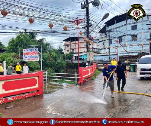 ดับเพลิงนครแม่สอด ดำเนินการฉีดล้างทำความสะอาด บริเวณแม่สอดมูลนิธิสามัคคีการกุศล