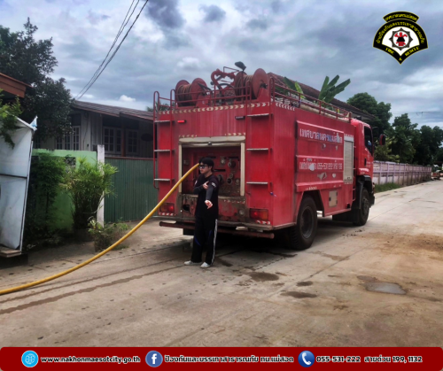 ดับเพลิงนครแม่สอด ออกดำเนินการฉีดล้างทำความสะอาด บริเวณถนนหน้าวัดบุญญาวาส