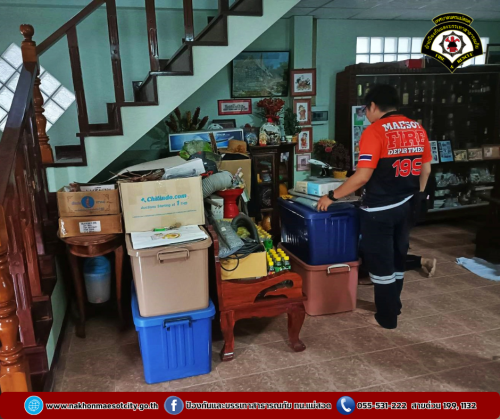 ดับเพลิงนครแม่สอด ออกดำเนินการจับสัตว์เลื้อยคลาน (งู)  บ้านเรือนประชาชน บริเวณใกล้เคียงศูนย์บริการ NT แม่สอด 2