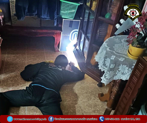 ดับเพลิงนครแม่สอด ออกดำเนินการจับสัตว์เลื้อยคลาน (งู)  บ้านเรือนประชาชน บริเวณใกล้เคียงศูนย์บริการ NT แม่สอด 2