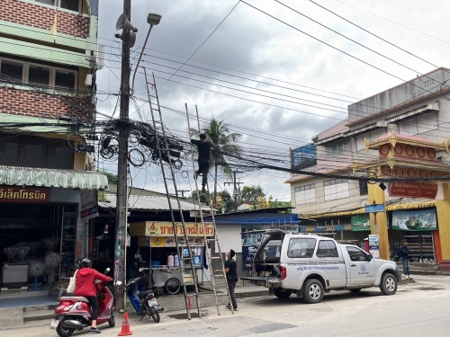 เจ้าหน้าที่กองยุทธศาสตร์และงบประมาณ ดำเนินการตามคำร้องขอติดตั้งซ่อมแซมเคเบิ้ลทีวี เพื่อการศึกษาเทศบาลนครแม่สอด