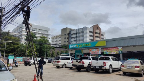 เจ้าหน้าที่กองยุทธศาสตร์และงบประมาณ ดำเนินการตามคำร้องเพื่อขอซ่อมแซมเคเบิ้ลทีวี เพื่อการศึกษาเทศบาลนครแม่สอด