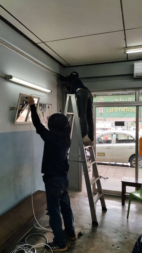 เจ้าหน้าที่กองยุทธศาสตร์และงบประมาณ ดำเนินการตามคำร้องเพื่อขอซ่อมแซมเคเบิ้ลทีวี เพื่อการศึกษาเทศบาลนครแม่สอด