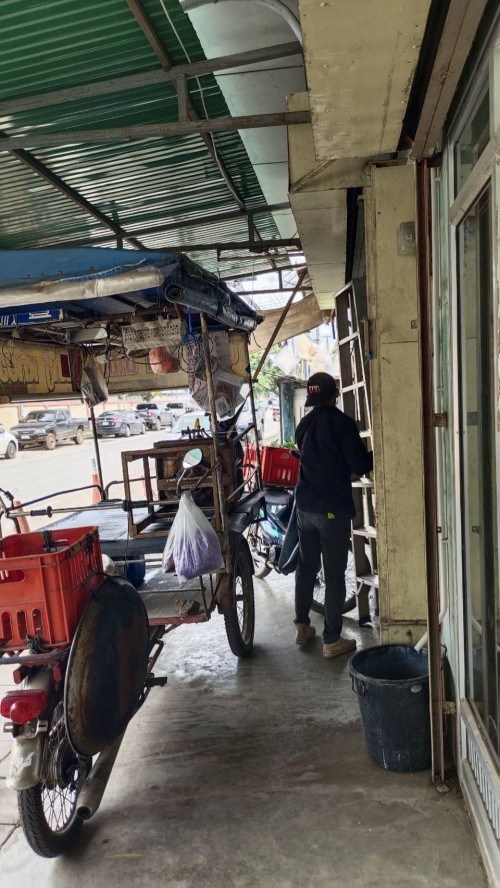 เจ้าหน้าที่กองยุทธศาสตร์และงบประมาณ ดำเนินการตามคำร้องเพื่อขอซ่อมแซมเคเบิ้ลทีวี เพื่อการศึกษาเทศบาลนครแม่สอด