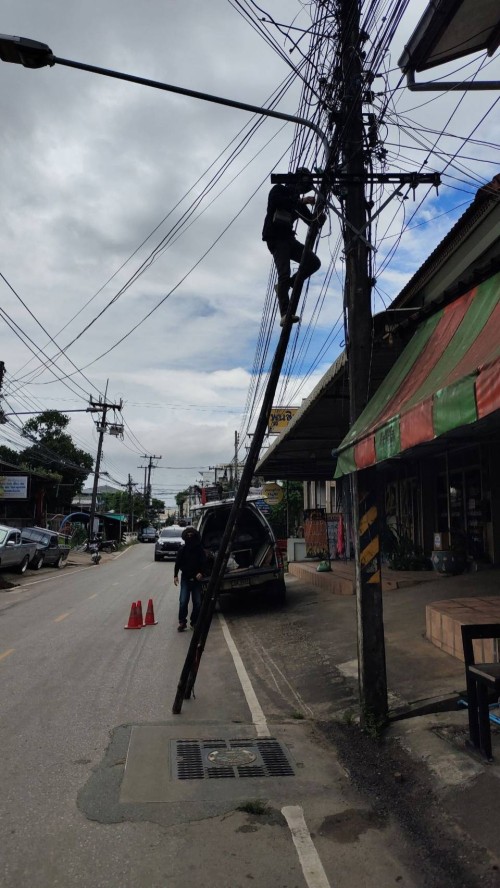 เจ้าหน้าที่กองยุทธศาสตร์และงบประมาณ ดำเนินการตามคำร้องขอติดตั้งซ่อมแซมเคเบิ้ลทีวี เพื่อการศึกษาเทศบาลนครแม่สอด