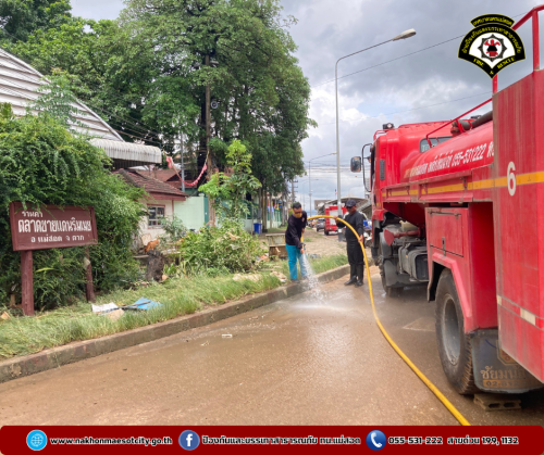 ดับเพลิงนครแม่สอด ลงพื้นที่ปฏิบัติการ “ช่วยเหลือกันหลังน้ำท่วม” ฟื้นฟูทำความสะอาดตลาดริมเมย