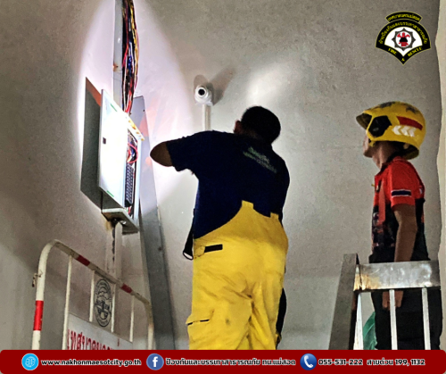 ดับเพลิงนครแม่สอด ออกระงับเหตุไฟฟ้าลัดวงจร บริเวณภายในอาคารสนามกีฬา 5 อำเภอชายแดน 