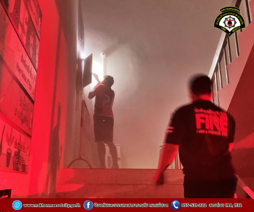 ดับเพลิงนครแม่สอด ออกระงับเหตุไฟฟ้าลัดวงจร บริเวณภายในอาคารสนามกีฬา 5 อำเภอชายแดน 