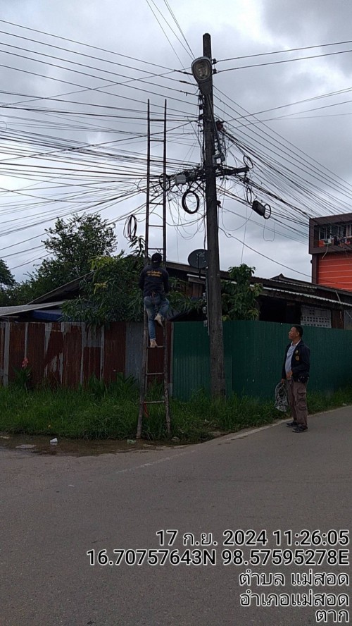 เจ้าหน้าที่กองยุทธศาสตร์และงบประมาณ ดำเนินการตามคำร้องขอตรวจสอบและซ่อมแซมเคเบิ้ลทีวี เพื่อการศึกษาเทศบาลนครแม่สอด