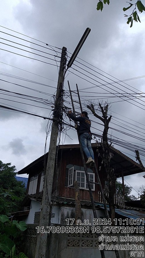 เจ้าหน้าที่กองยุทธศาสตร์และงบประมาณ ดำเนินการตามคำร้องขอตรวจสอบและซ่อมแซมเคเบิ้ลทีวี เพื่อการศึกษาเทศบาลนครแม่สอด