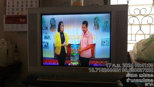 เจ้าหน้าที่กองยุทธศาสตร์และงบประมาณ ดำเนินการตามคำร้องขอตรวจสอบและซ่อมแซมเคเบิ้ลทีวี เพื่อการศึกษาเทศบาลนครแม่สอด