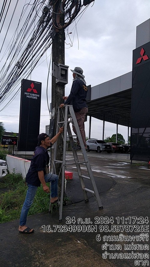 เจ้าหน้าที่กองยุทธศาสตร์และงบประมาณ ดำเนินการตามคำร้องขอซ่อมแซมเคเบิ้ลทีวี เพื่อการศึกษาเทศบาลนครแม่สอด