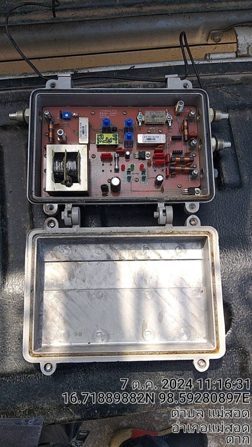 เจ้าหน้าที่กองยุทธศาสตร์และงบประมาณ ดำเนินการตรวจสอบและซ่อมแซมเคเบิ้ลทีวี เพื่อการศึกษาเทศบาลนครแม่สอด