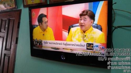 เจ้าหน้าที่กองยุทธศาสตร์และงบประมาณ ดำเนินการตรวจสอบและซ่อมแซมเคเบิ้ลทีวี เพื่อการศึกษาเทศบาลนครแม่สอด