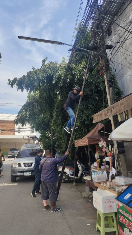 เจ้าหน้าที่กองยุทธศาสตร์และงบประมาณ ดำเนินการตามคำร้องขอตรวจสอบและซ่อมแซมเคเบิ้ลทีวี เพื่อการศึกษาเทศบาลนครแม่สอด