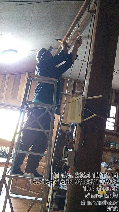 เจ้าหน้าที่กองยุทธศาสตร์และงบประมาณ ดำเนินการตามคำร้องขอตรวจสอบและซ่อมแซมเคเบิ้ลทีวี เพื่อการศึกษาเทศบาลนครแม่สอด