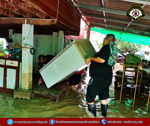 ดับเพลิงนครแม่สอด ลงพื้นที่สำรวจประชาชนที่ได้รับผลกระทบจากอุทกภัยในเขตพื้นที่ ทน.แม่สอด