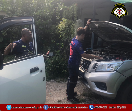 ดับเพลิงนครแม่สอด ออกช่วยเหลือประชาชน พ่วงเเบตเตอรี่ให้รถยนต์ บริเวณชุมชนประชารักษ์