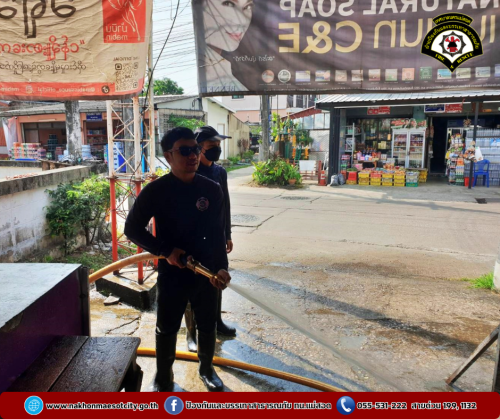 ดับเพลิงนครแม่สอด ร่วมกองสาธารณสุขและสิ่งแวดล้อม ออกดำเนินการฉีดล้างทำความสะอาดตลาดสดในเขตเทศบาลนครแม่สอด