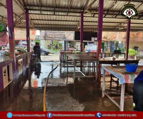 ดับเพลิงนครแม่สอด ร่วมกองสาธารณสุขและสิ่งแวดล้อม ออกดำเนินการฉีดล้างทำความสะอาดตลาดสดในเขตเทศบาลนครแม่สอด