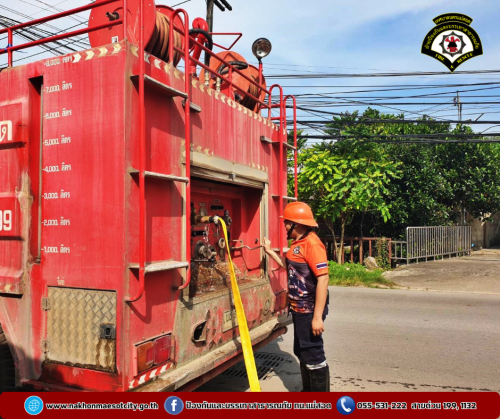 ดับเพลิงนครแม่สอด ร่วมกองสาธารณสุขและสิ่งแวดล้อม ออกดำเนินการฉีดล้างทำความสะอาดตลาดสดในเขตเทศบาลนครแม่สอด