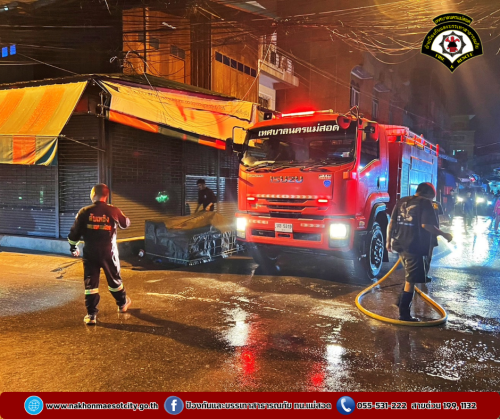 ดับเพลิงนครแม่สอด ร่วมกองสาธารณสุขและสิ่งแวดล้อม ออกดำเนินการฉีดล้างทำความสะอาดตลาดสดในเขตเทศบาลนครแม่สอด