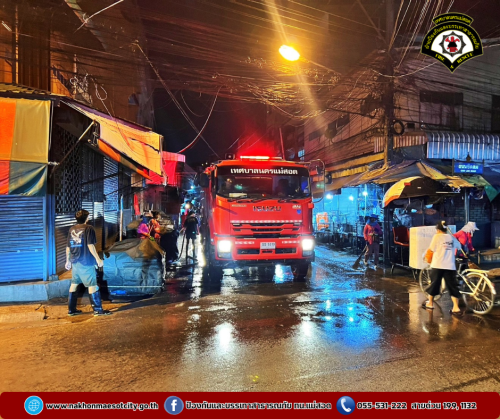 ดับเพลิงนครแม่สอด ร่วมกองสาธารณสุขและสิ่งแวดล้อม ออกดำเนินการฉีดล้างทำความสะอาดตลาดสดในเขตเทศบาลนครแม่สอด
