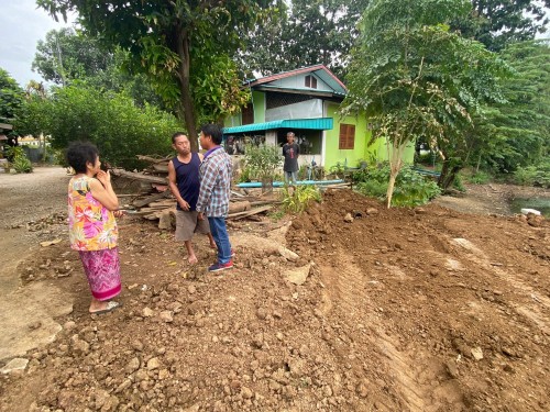 ปรับหน้าดิน บริเวณชุมชนร่วมแรง