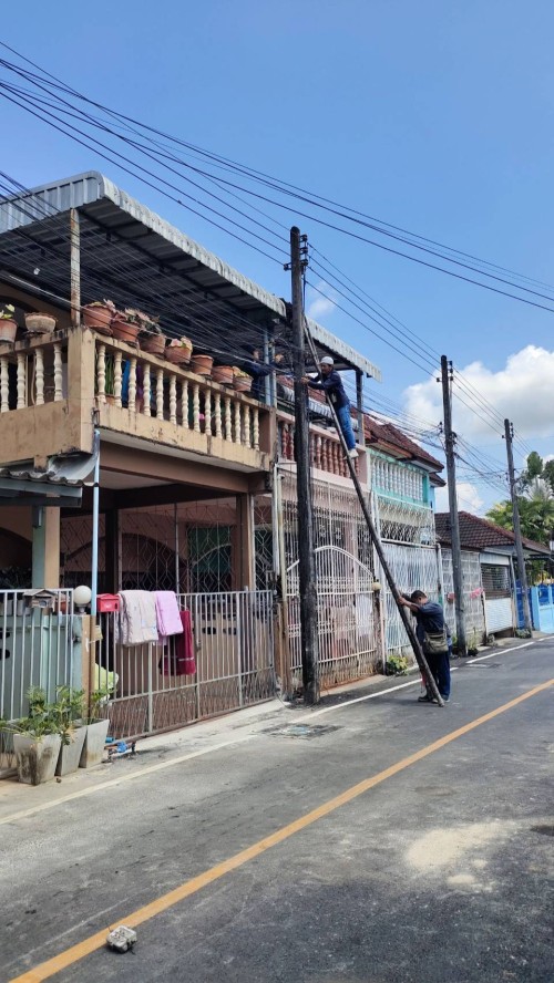 เจ้าหน้าที่กองยุทธศาสตร์และงบประมาณ ดำเนินการตามคำร้องขอติดตั้งและซ่อมแซมเคเบิ้ลทีวี เพื่อการศึกษาเทศบาลนครแม่สอด