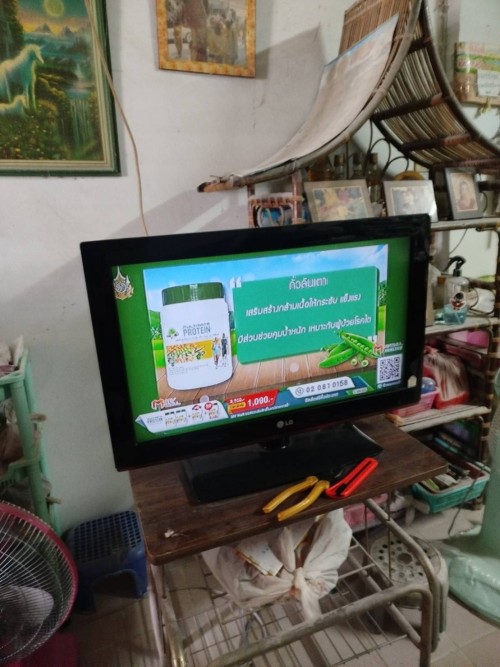 เจ้าหน้าที่กองยุทธศาสตร์และงบประมาณ ดำเนินการตามคำร้องขอติดตั้ง และซ่อมแซมเคเบิ้ลทีวี เพื่อการศึกษาเทศบาลนครแม่สอด