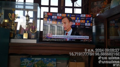 เจ้าหน้าที่กองยุทธศาสตร์และงบประมาณ ดำเนินการตามคำร้องขอติดตั้ง และซ่อมแซมเคเบิ้ลทีวี เพื่อการศึกษาเทศบาลนครแม่สอด