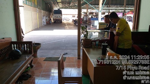 เจ้าหน้าที่กองยุทธศาสตร์และงบประมาณ ดำเนินการตามคำร้องขอติดตั้ง และซ่อมแซมเคเบิ้ลทีวี เพื่อการศึกษาเทศบาลนครแม่สอด