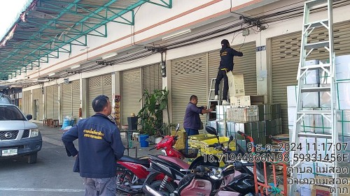 เจ้าหน้าที่กองยุทธศาสตร์และงบประมาณ ดำเนินการตามคำร้องขอติดตั้ง และซ่อมแซมเคเบิ้ลทีวี เพื่อการศึกษาเทศบาลนครแม่สอด