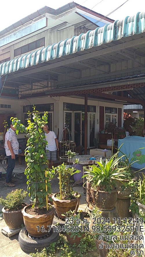 เจ้าหน้าที่กองยุทธศาสตร์และงบประมาณ ดำเนินการตามคำร้องขอติดตั้ง และซ่อมแซมเคเบิ้ลทีวี เพื่อการศึกษาเทศบาลนครแม่สอด