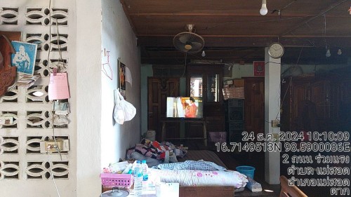 เจ้าหน้าที่กองยุทธศาสตร์และงบประมาณ ดำเนินการตามคำร้องขอติดตั้ง และซ่อมแซมเคเบิ้ลทีวี เพื่อการศึกษาเทศบาลนครแม่สอด