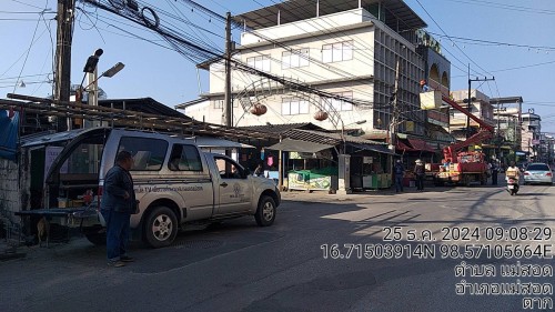 เจ้าหน้าที่กองยุทธศาสตร์และงบประมาณ ดำเนินการตามคำร้องขอติดตั้ง และซ่อมแซมเคเบิ้ลทีวี เพื่อการศึกษาเทศบาลนครแม่สอด