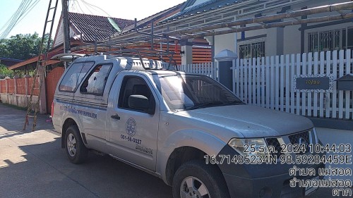 เจ้าหน้าที่กองยุทธศาสตร์และงบประมาณ ดำเนินการตามคำร้องขอติดตั้ง และซ่อมแซมเคเบิ้ลทีวี เพื่อการศึกษาเทศบาลนครแม่สอด