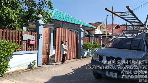 เจ้าหน้าที่กองยุทธศาสตร์และงบประมาณ ดำเนินการตามคำร้องขอติดตั้ง และซ่อมแซมเคเบิ้ลทีวี เพื่อการศึกษาเทศบาลนครแม่สอด