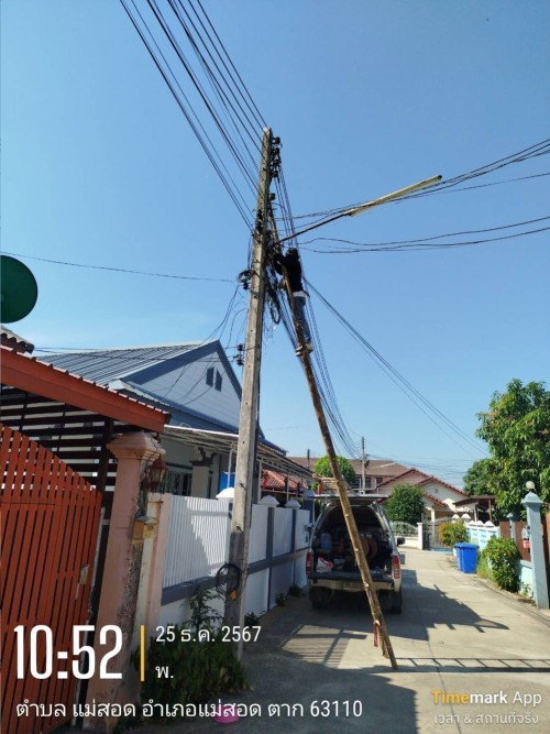 เจ้าหน้าที่กองยุทธศาสตร์และงบประมาณ ดำเนินการตามคำร้องขอติดตั้ง และซ่อมแซมเคเบิ้ลทีวี เพื่อการศึกษาเทศบาลนครแม่สอด